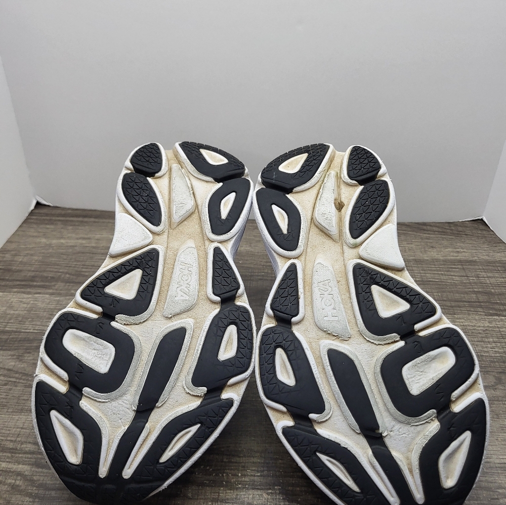 Hoka One One Bondi 8 Black White Running Shoes Women's  Size 7 B - Picture 7 of 10